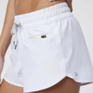 Vuori Clementine 2 1/2" Inseam Short 2.0 - White Size M